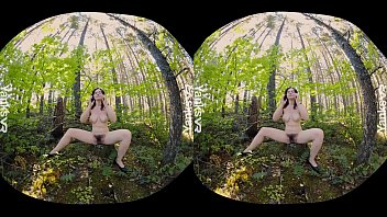 Chesty amateur babe from Yanks Raven has told us in the past how much she loves to play with her clit and she gives us a great demonstration of her favorite technique in this 3D VR video